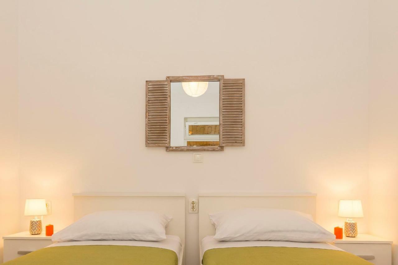 Leon-sara Apartment Split