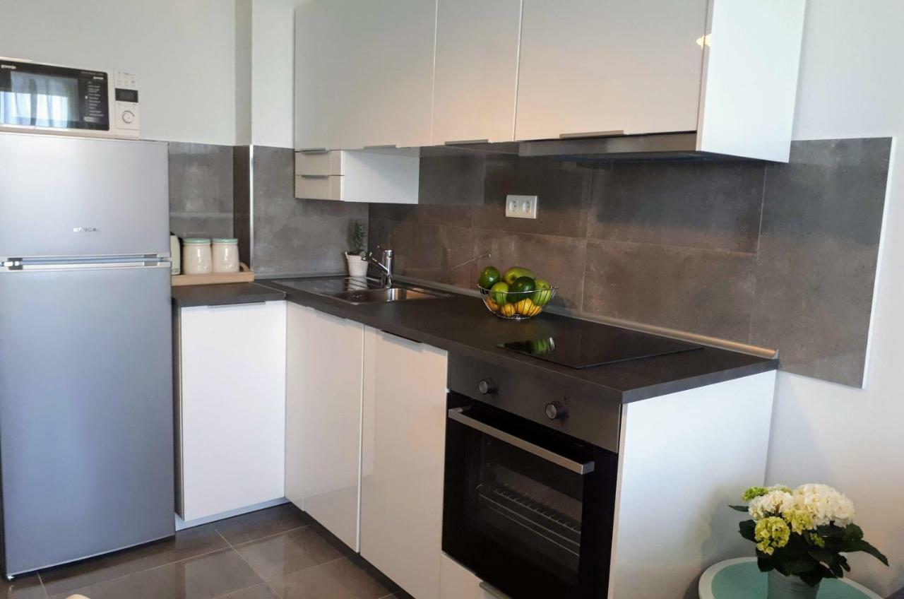 Eni With Garage Parking Apartment *
