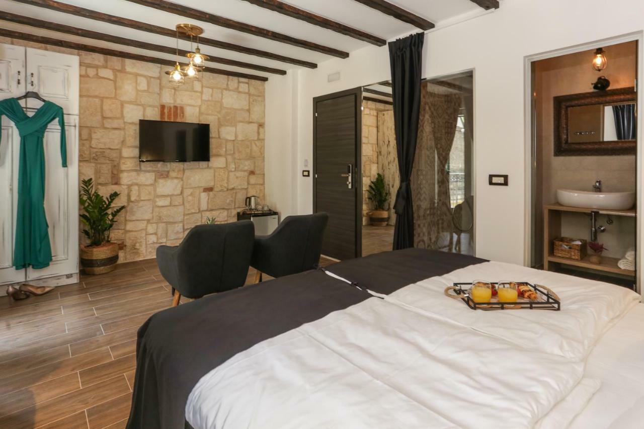 Luxury Dino Guest house *