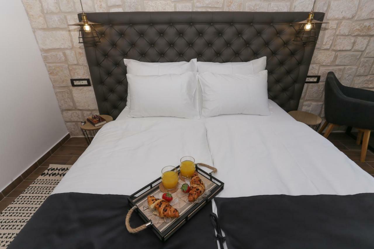 Luxury Dino Guest house *