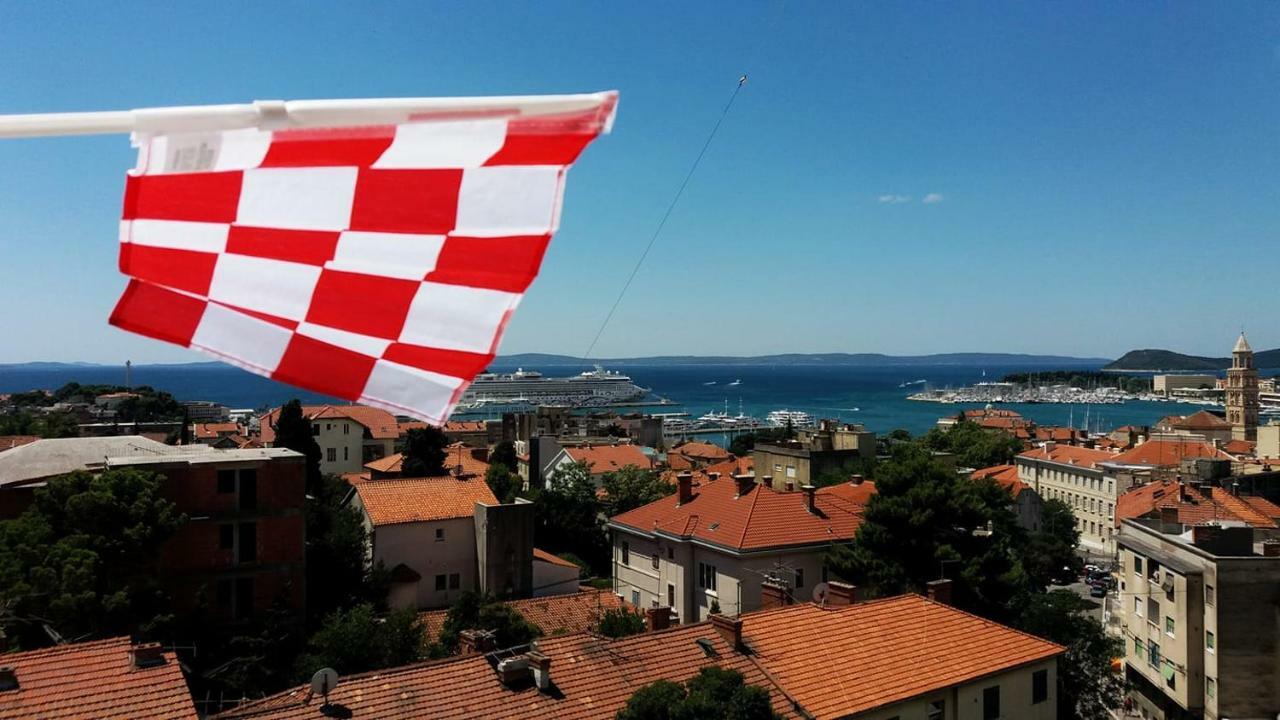Astonishing View Split