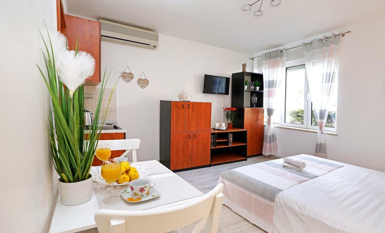 Apartment B&j Very Near Center Of Town Split