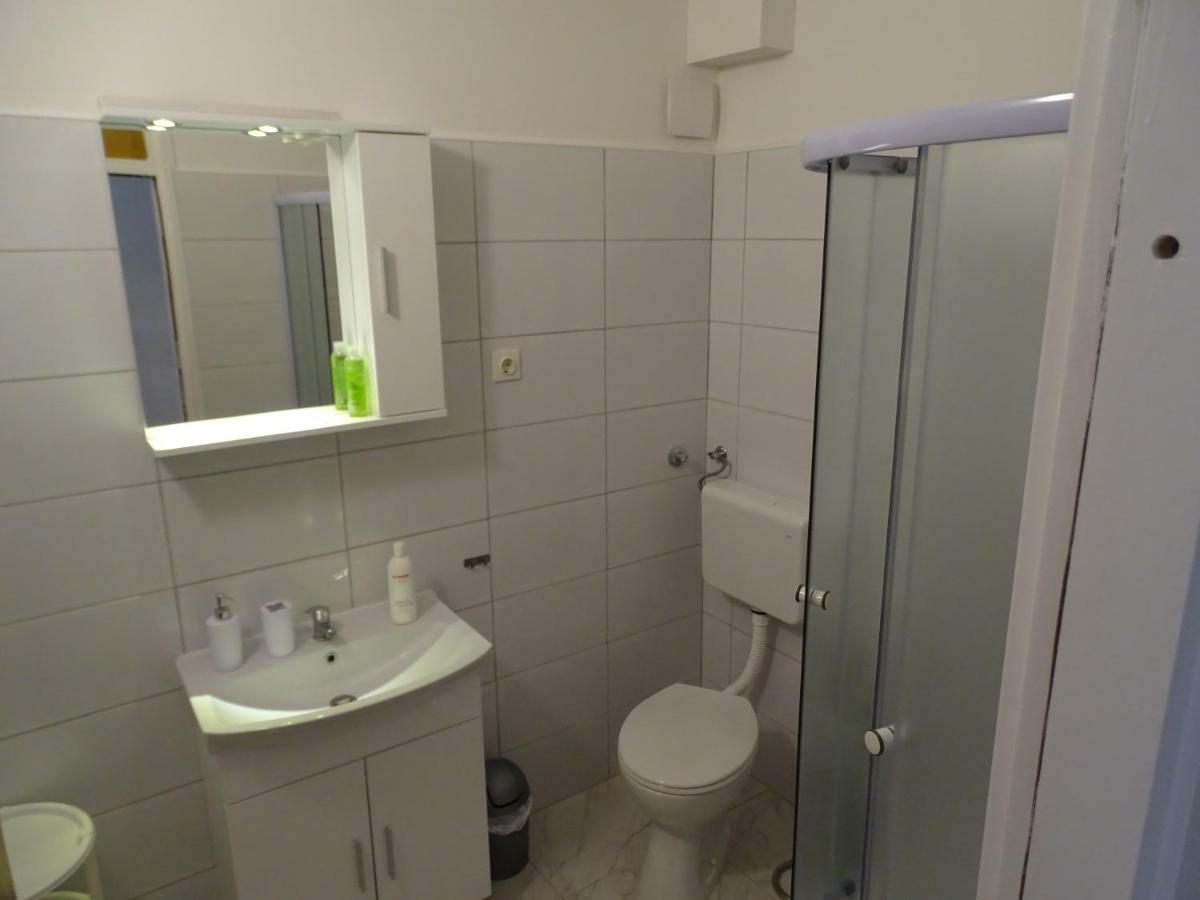 Job Apartment Split