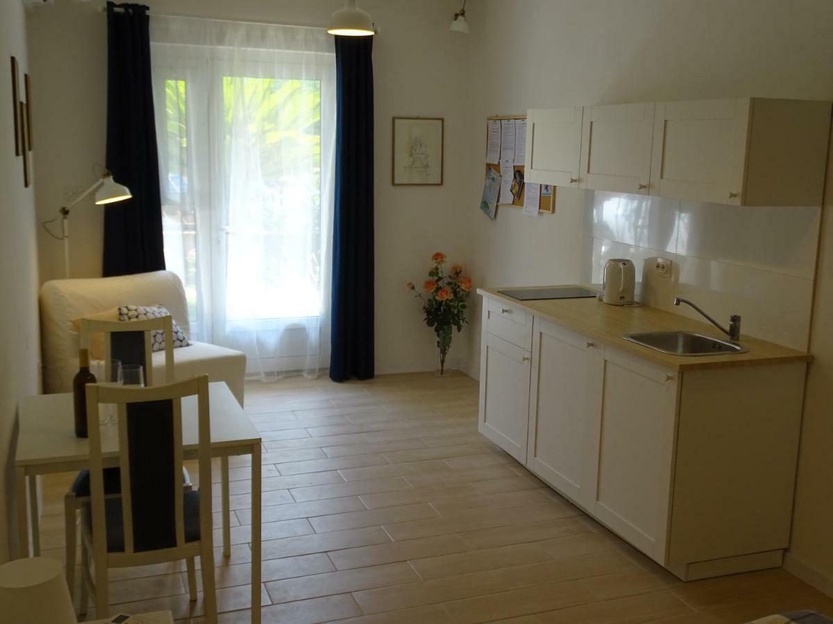 Job Apartment *