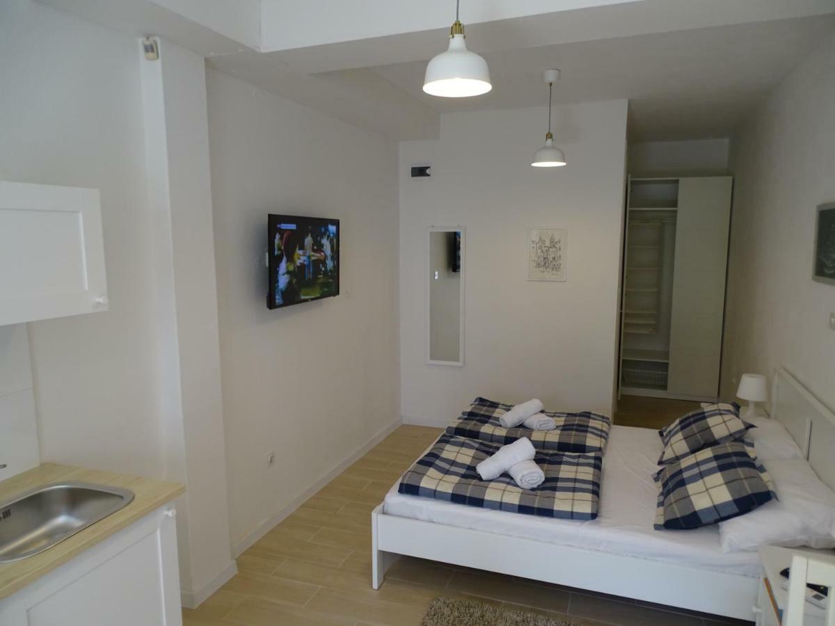Job Apartment Split