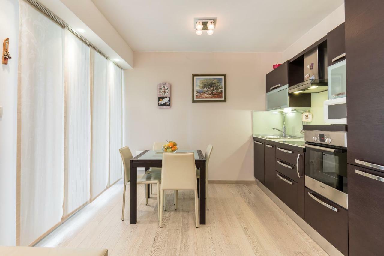 Miaa Apartment Split
