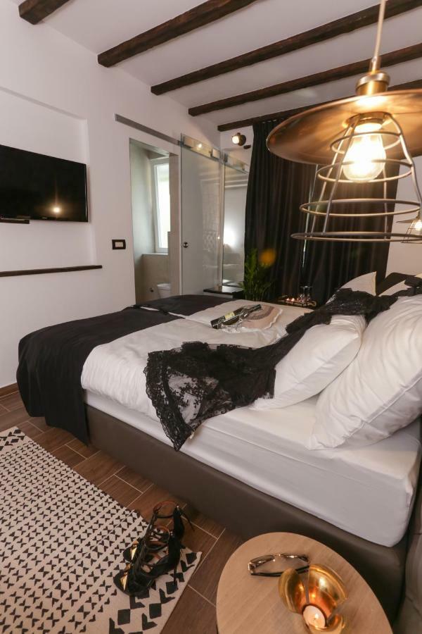 Luxury Dino Guest house *