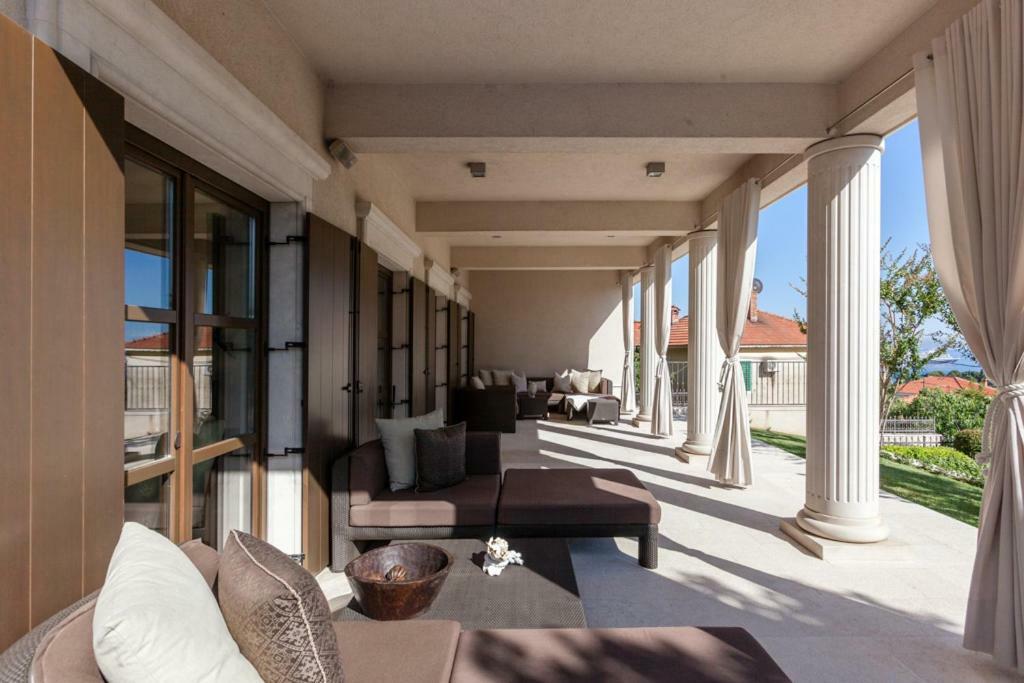 Vila Exclusive Marnano - Center Split