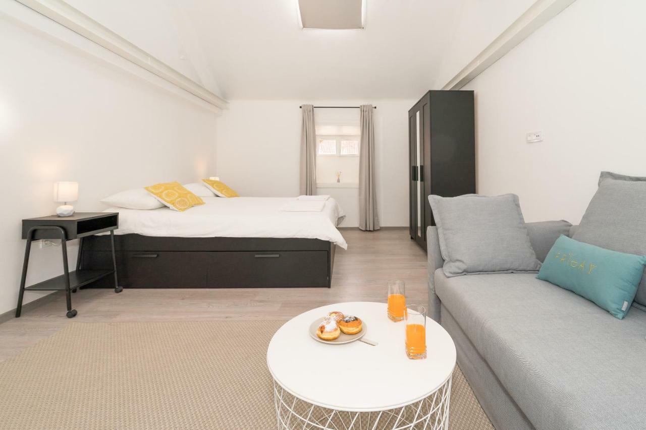 Apartment Loft At Republic Square Split