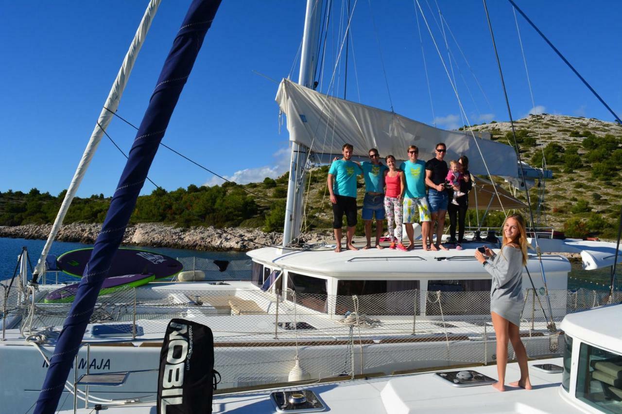 Luxury Catamaran Lagoon 42, Ac & Gn Botel