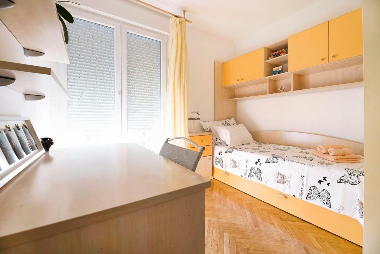 Dora Apartment *