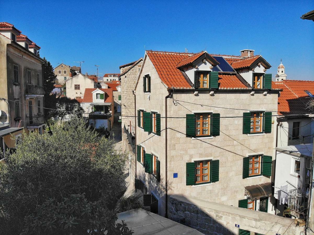 Perla Varos Apartamento *
