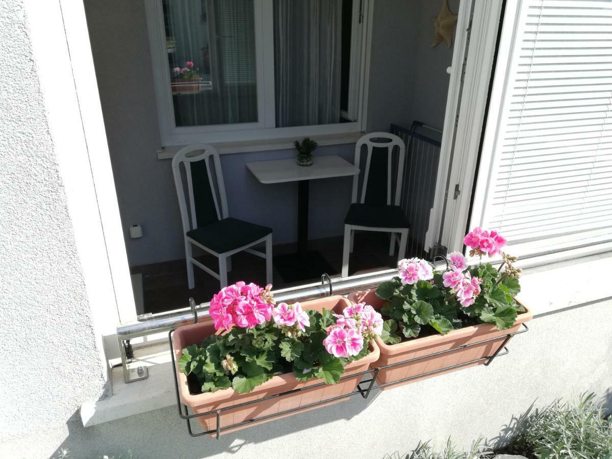 Near Reno With Private Parking Apartman