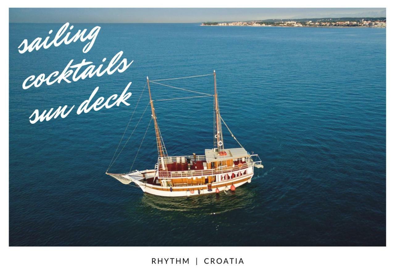 Botel Rhythm Floating Accom - *