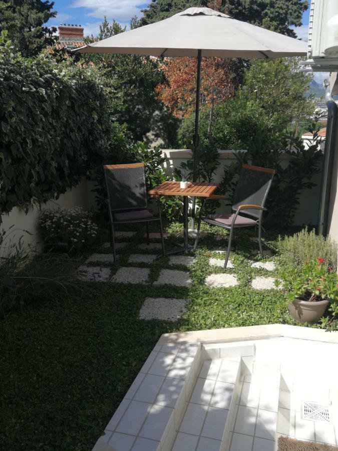 With Garden Split