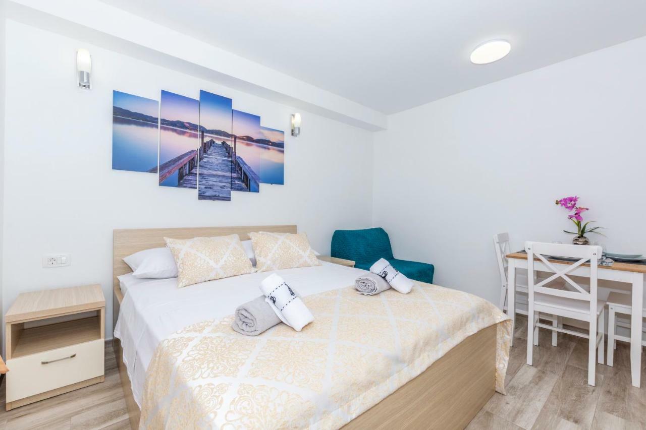 Apartment West Coast Split