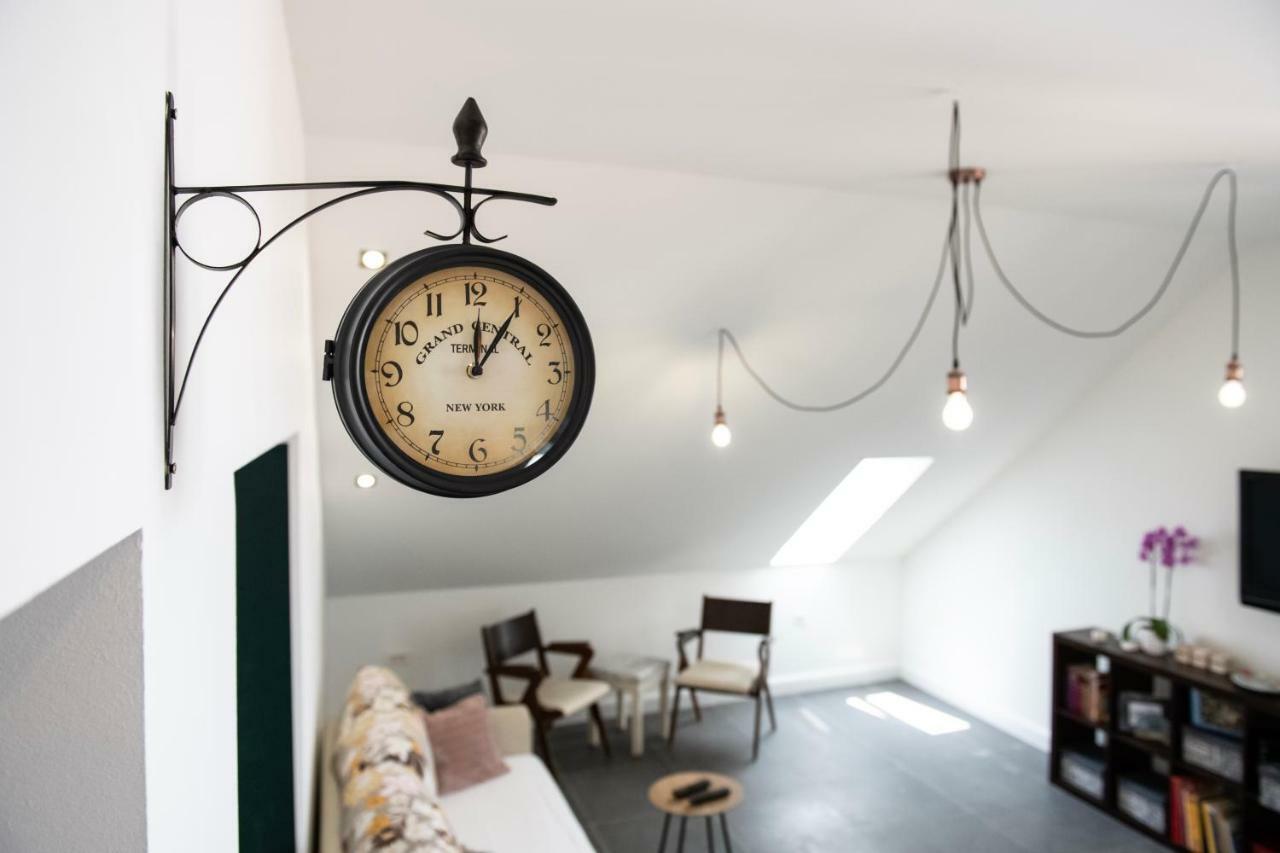 Just Like This - Cityapartment With Netflix Apartment Split