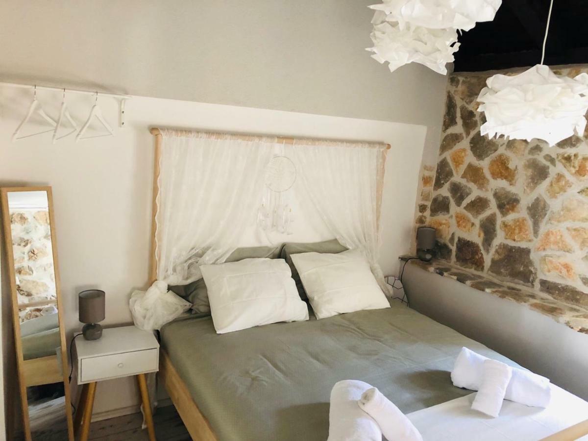 Peasant's Palace 3*