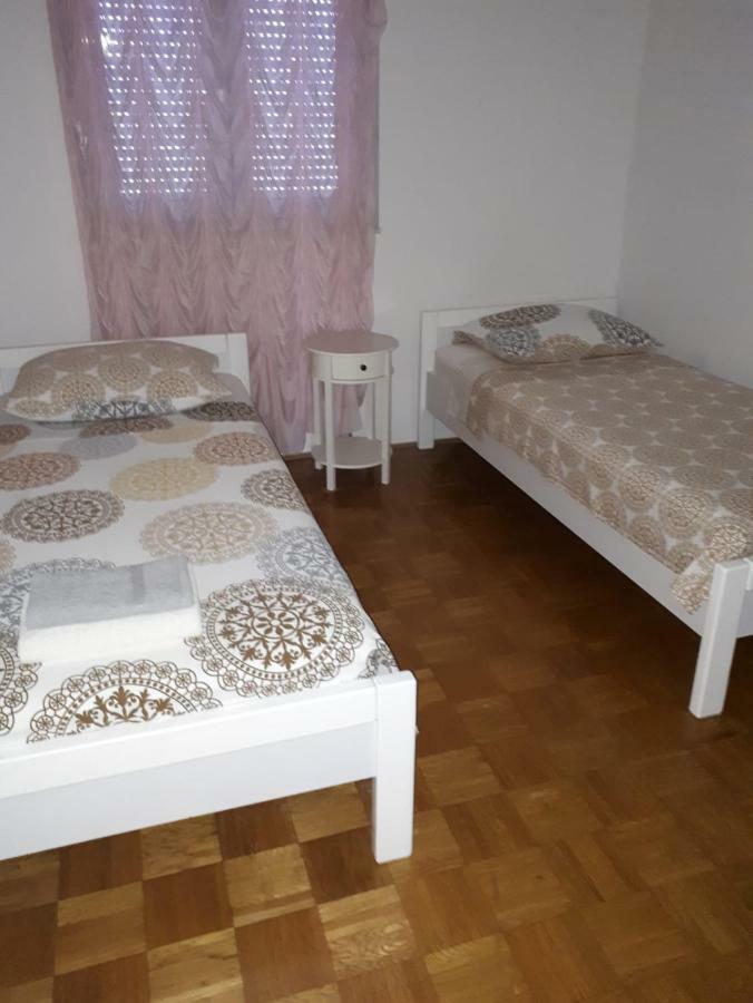 Apartment Amazing Split