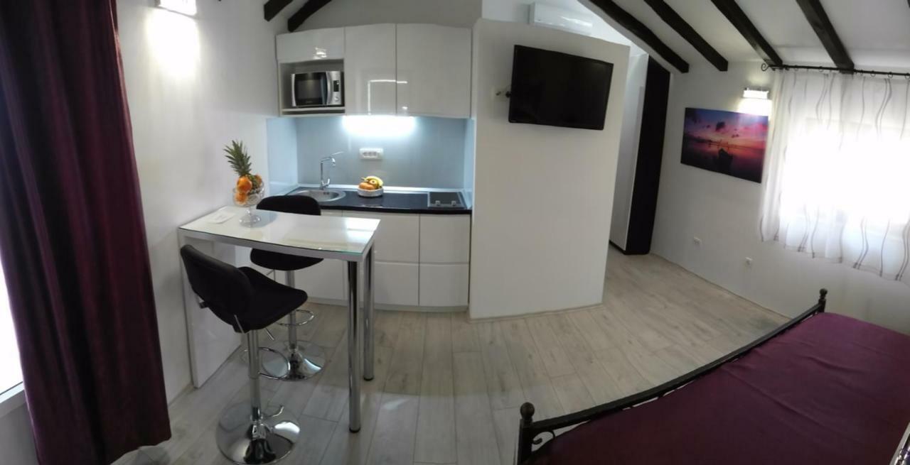 Kuzma And Apartment Split
