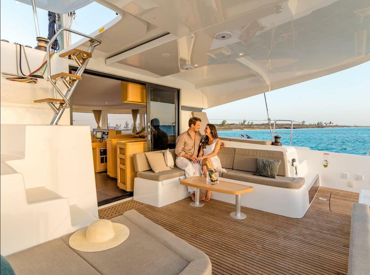 Luxury Catamaran Lagoon 42, Ac & Gn *