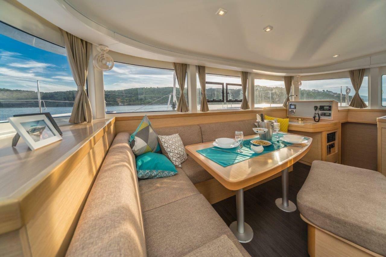 Luxury Catamaran Lagoon 42, Ac & Gn