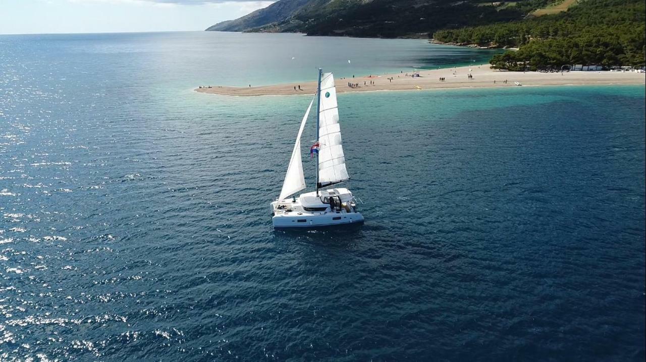 Luxury Catamaran Lagoon 42, Ac & Gn *