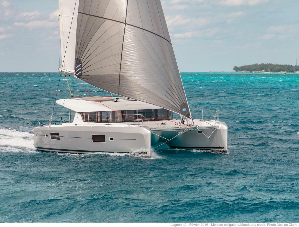Botel Luxury Catamaran Lagoon 42, Ac & Gn Split