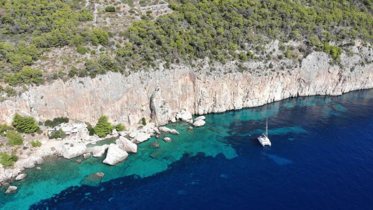 Botel Luxury Catamaran Lagoon 42, Ac & Gn *
