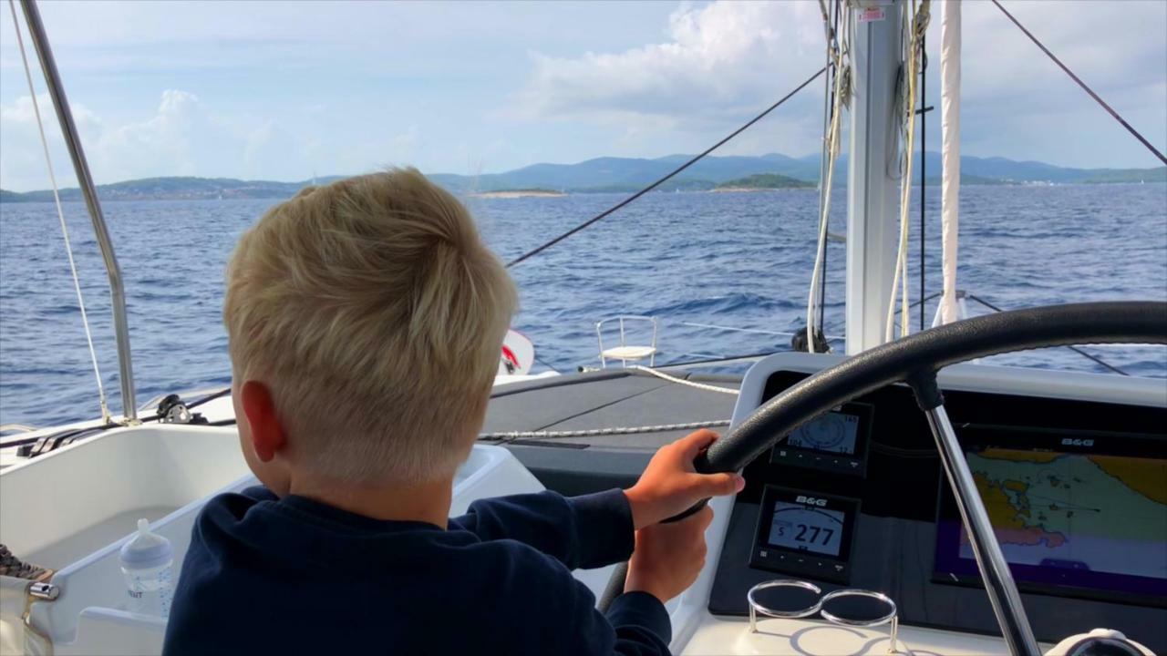 Luxury Catamaran Lagoon 42, Ac & Gn