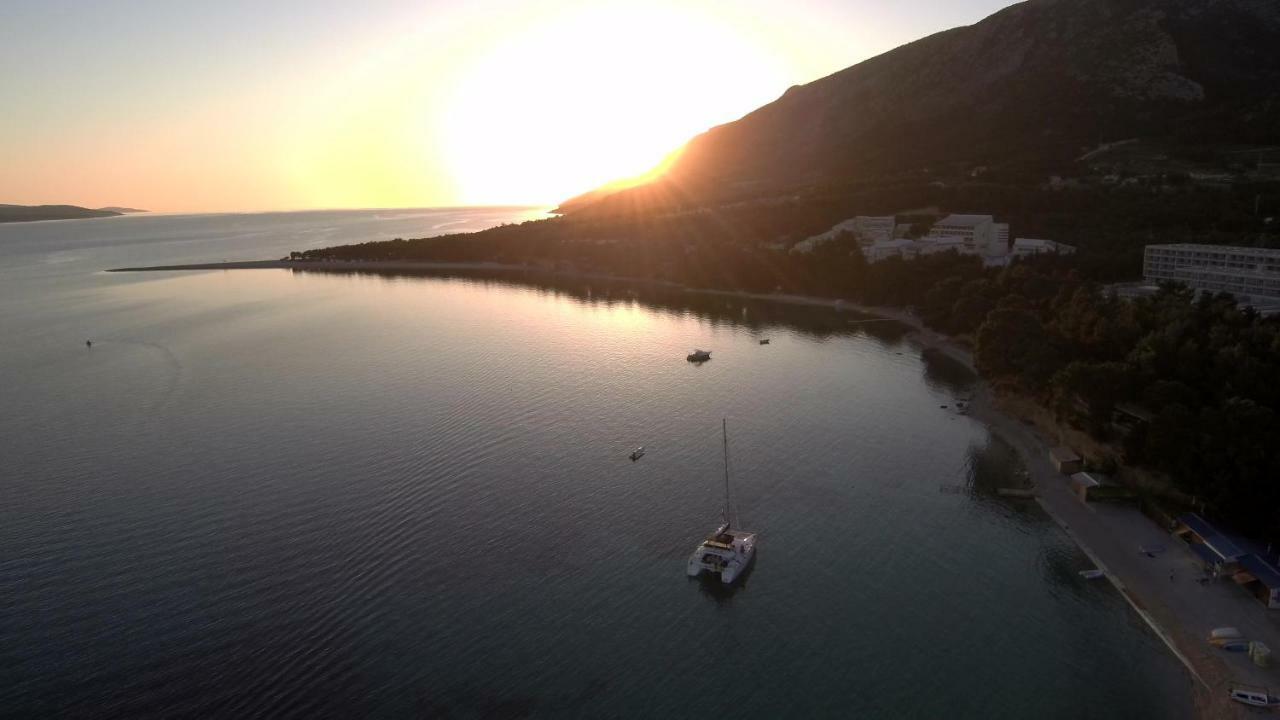 Botel Luxury Catamaran Lagoon 42, Ac & Gn *