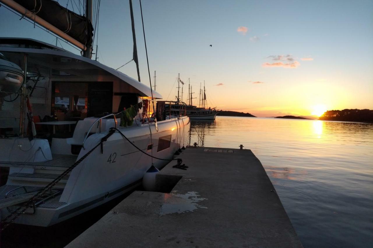Luxury Catamaran Lagoon 42, Ac & Gn *