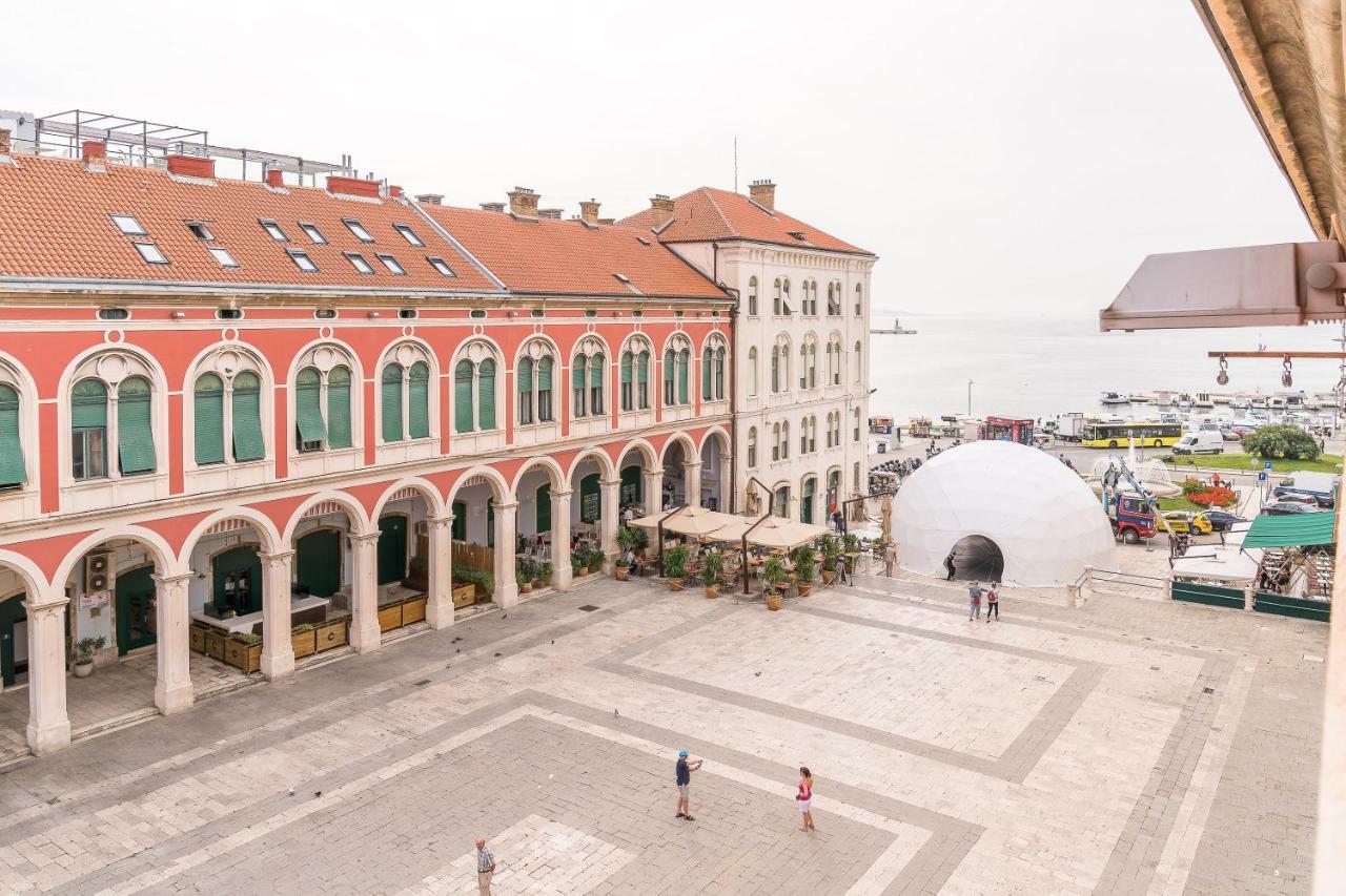 Loft At Republic Square Split