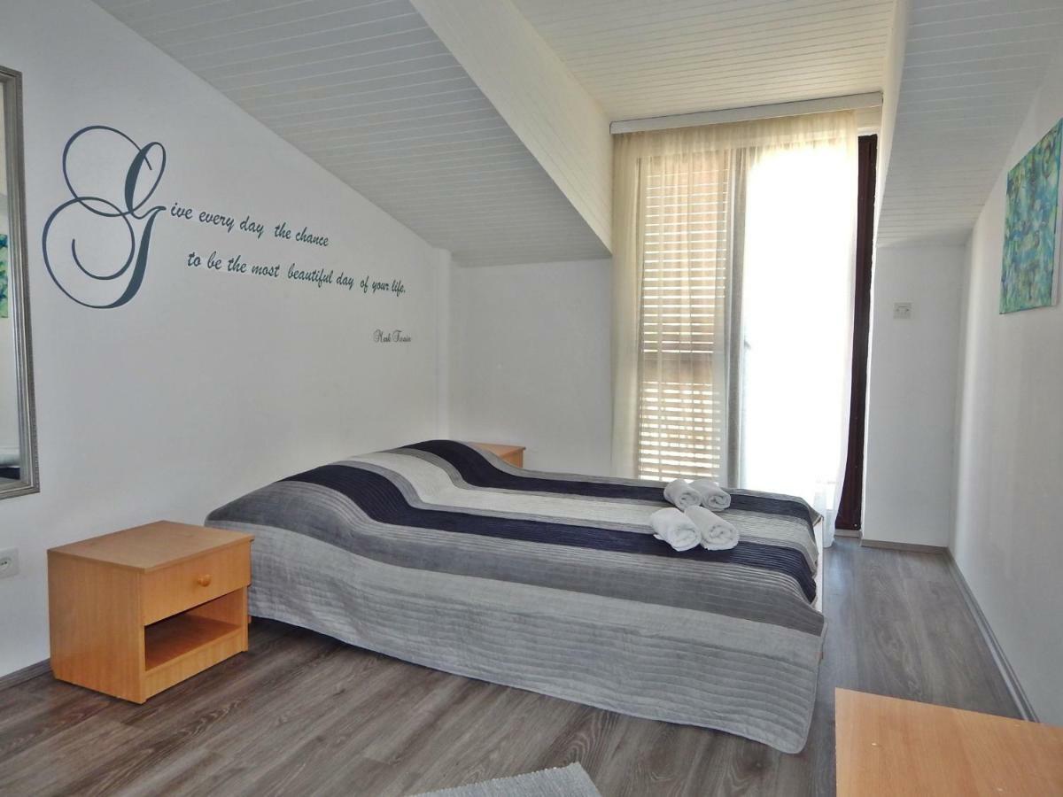 Apartment Rooms&apartments Star