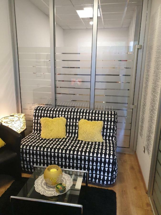 Studio Two Roses Apartment Split