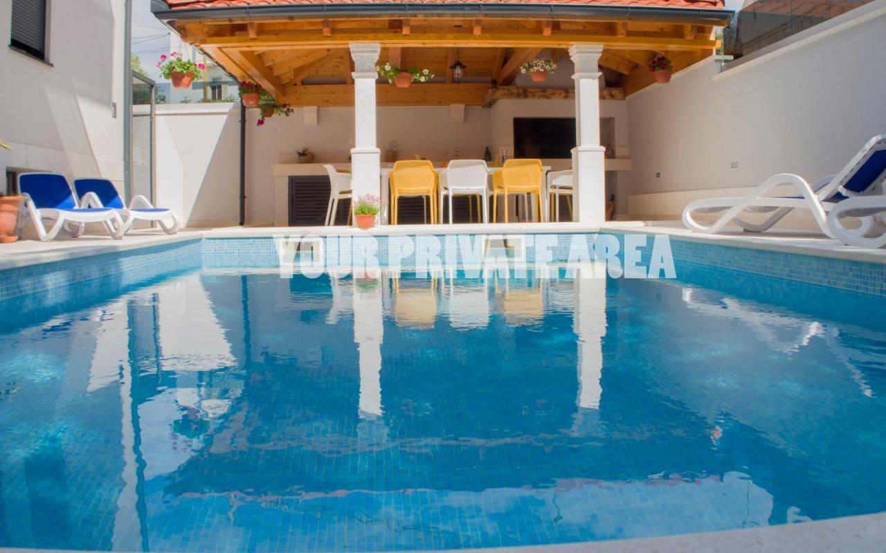 Royal Chica Cure Villa *