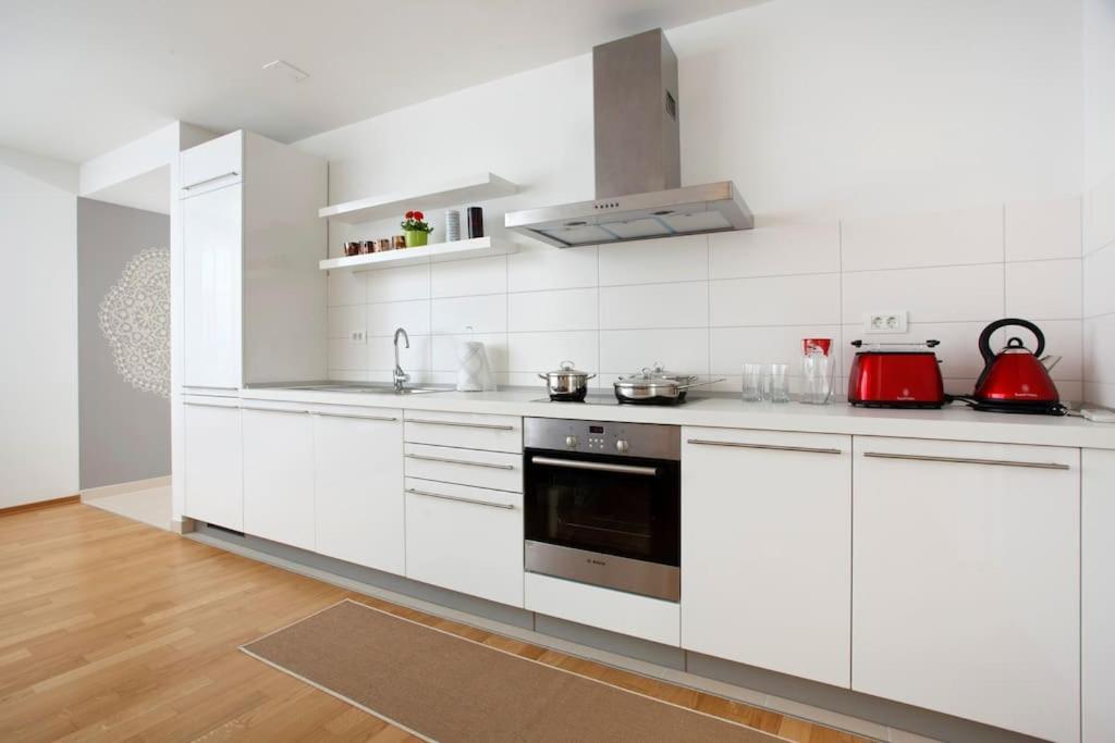 Apartment Luxury Apts Leone Centre *