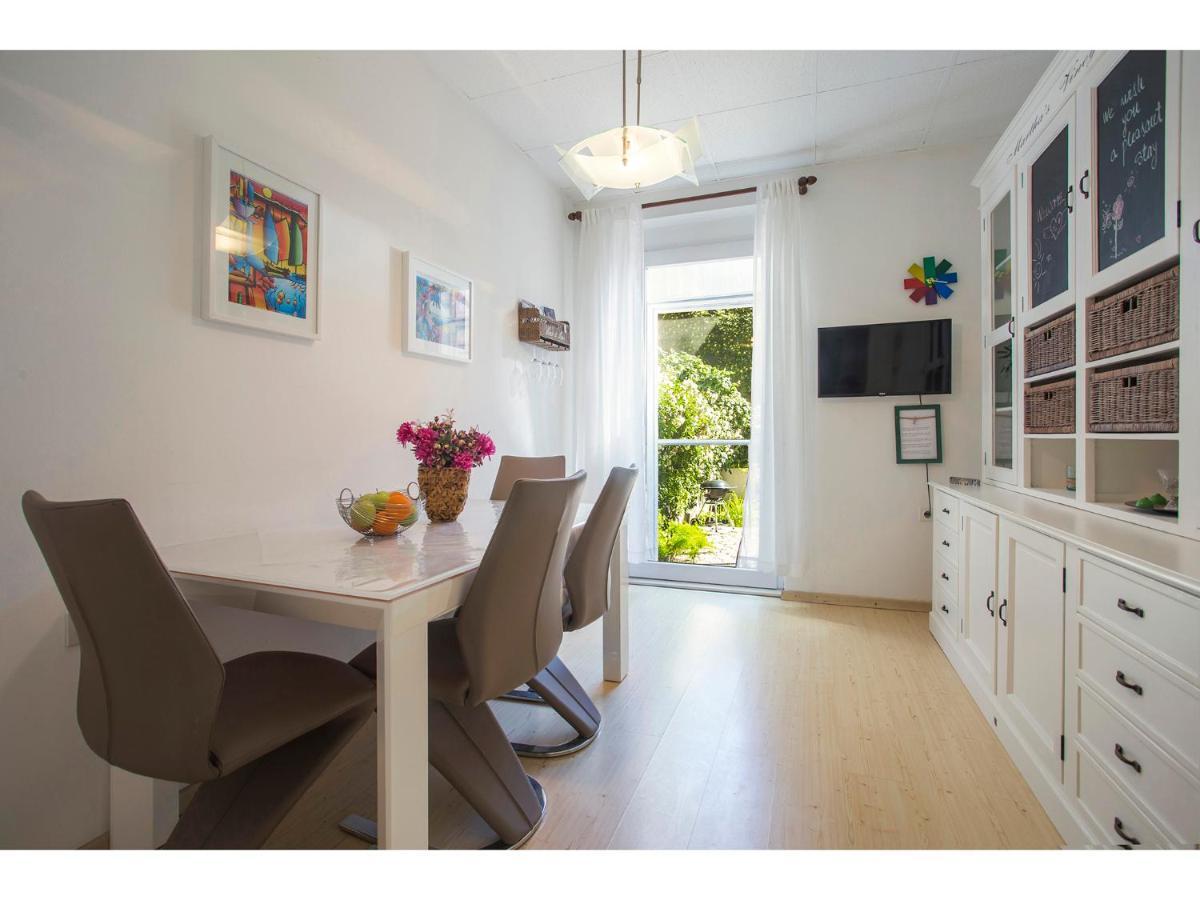 Lemon Tree Apartment Split
