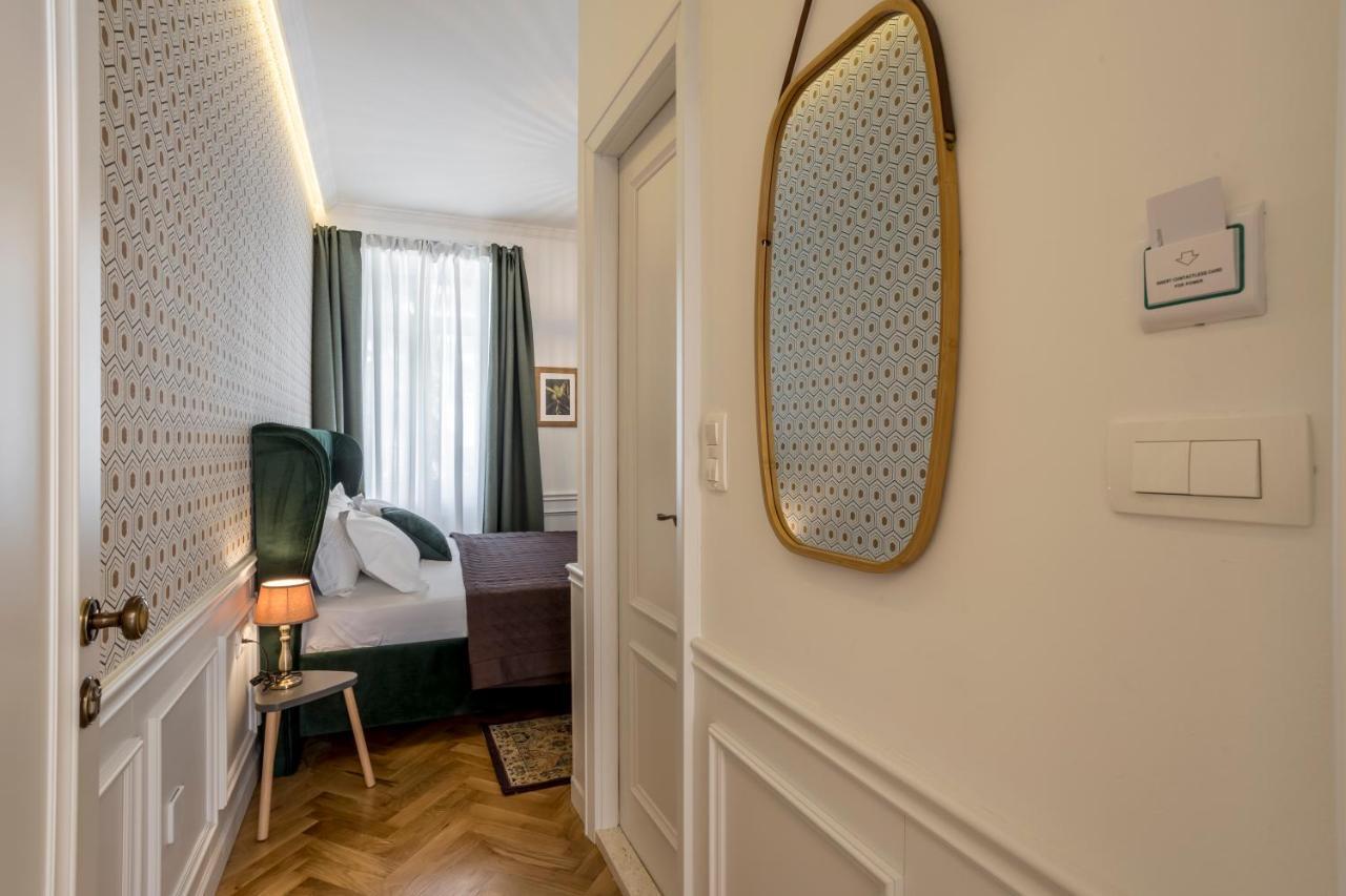 Evala Luxury With Pool And Garden Bed & Breakfast