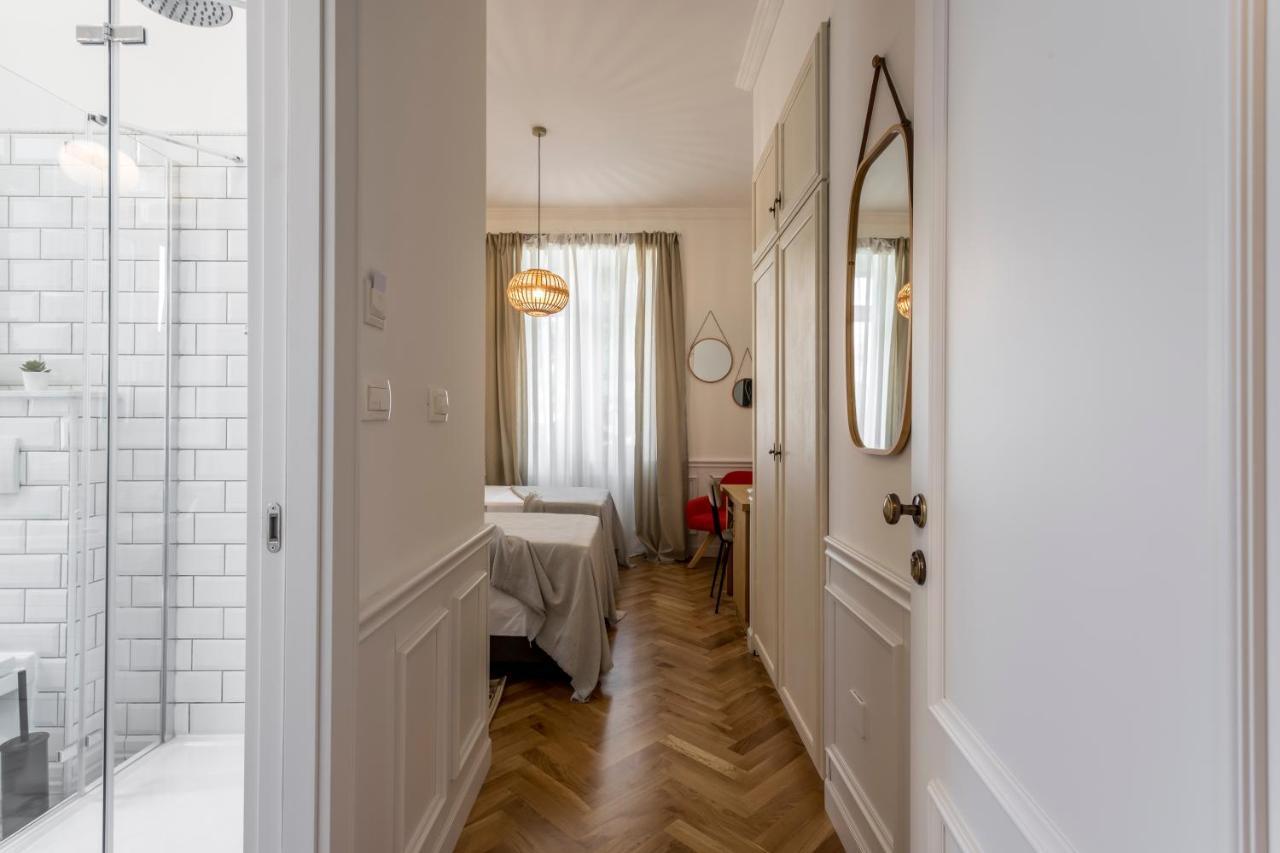 Evala Luxury With Pool And Garden Bed & Breakfast