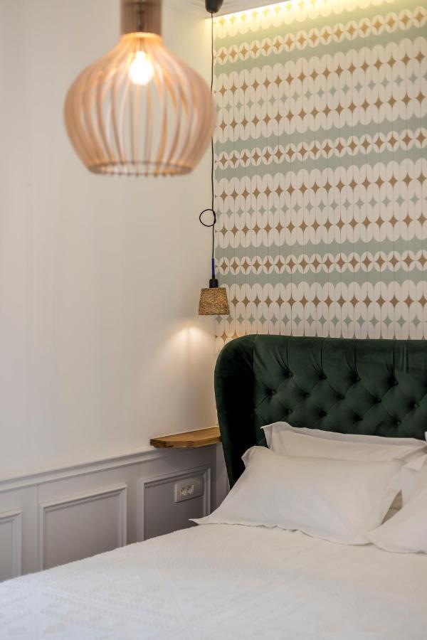 Evala Luxury With Pool And Garden Bed & Breakfast