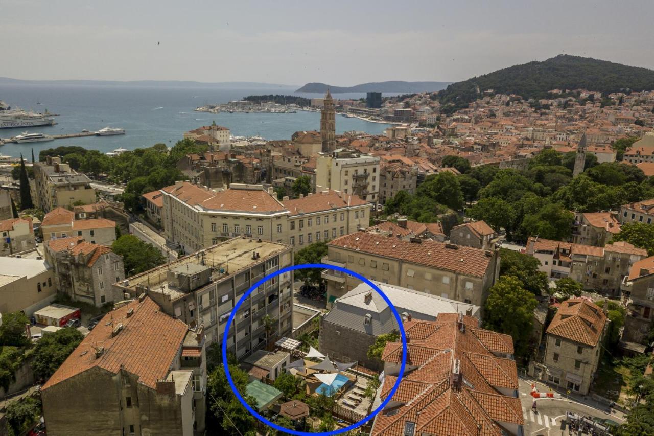 Evala Luxury With Pool And Garden Bed & Breakfast Split