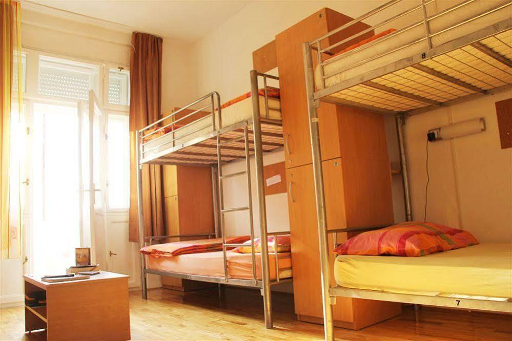 Backpackers Hostel *