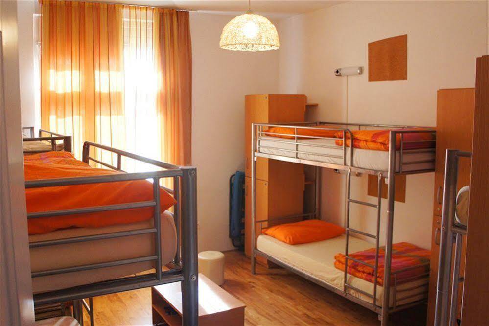 Backpackers * Split