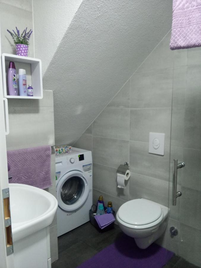 Elly Apartment