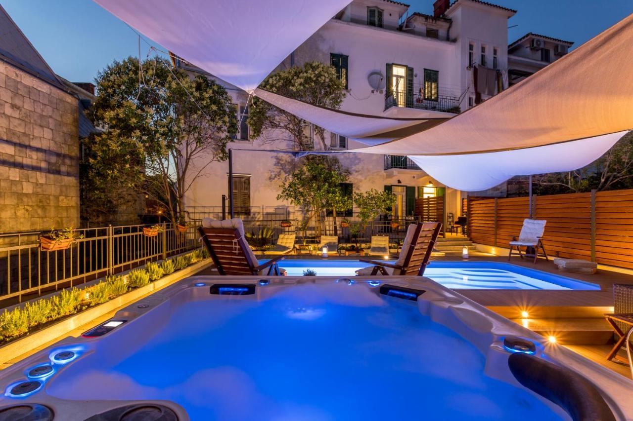 Evala Luxury With Pool And Garden Bed & Breakfast Split