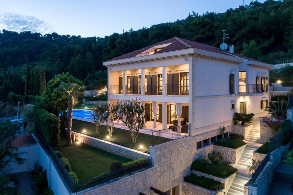 Exclusive Marnano - Center Split