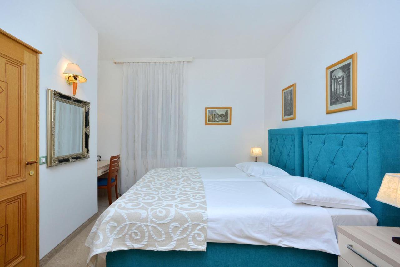 Adriana Hotel 3*