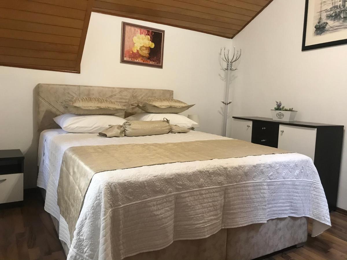 Center Neno Apartment