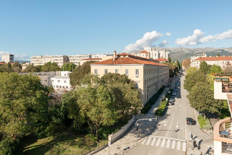 Acomodação com café da manhã  Metropole Luxury 4*